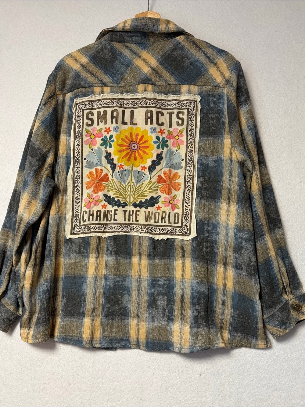 Natural Life Small Acts Change the World Plaid Flannel Shirt Jacket Shacket M - Picture 3 of 9
